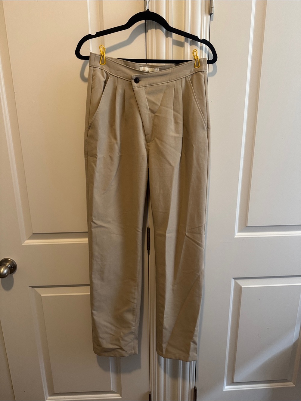 Abercrombie & Fitch Women's Khaki Pleated Trousers